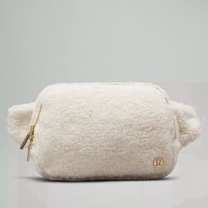 Lululemon Everywhere Belt Bag Large 2L *Fleece White Opal / Gold